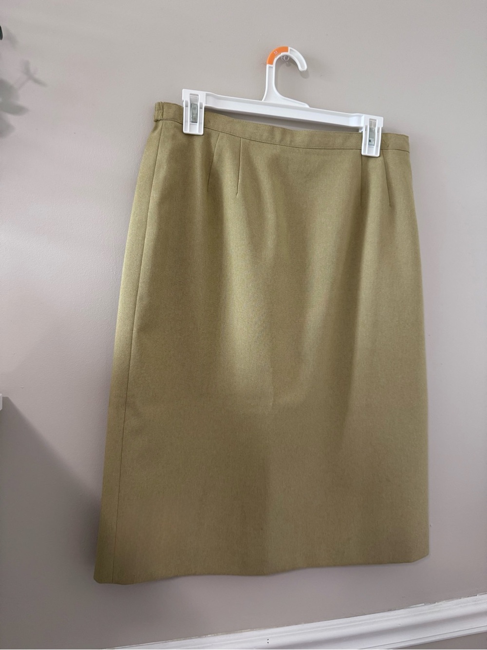 Le Suit Women's Two-Piece Short Sleeve Skirt Set in Olive - Picture 5 of 6